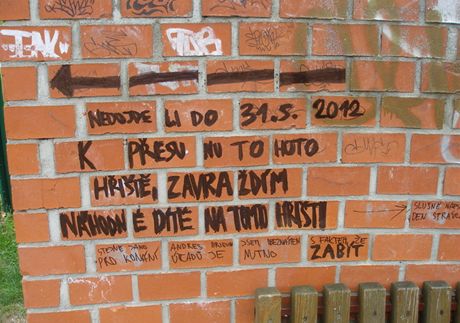 Nápis na zdi v Olomouci