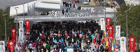 Zahájení svtové výstavy EXPO 2012 v jihokorejském Josu si nenechaly ujít desítky tisíc lidí.