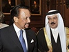 Vdce Bahrajnu Hamad bin Isa Al Khalifa mluví se sultánem Hassanal Bolkiah z Bruneje  