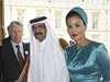 Vládce Kataru ejk Hamad bin Khalifa Al Thani se svou enou Mozah bint Nasser...