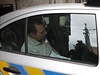 Policie odvezla z Dládné ulice i exposlance Petra Kotta.