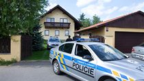 Policisté najeli vozy a� k domu Pancové, aby osoba, kterou zatýkali, unikla objektiv�m p�ítomných noviná��.  | na serveru Lidovky.cz | aktu�ln� zpr�vy
