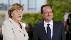 Merkelová a Hollande pi prvním setkání