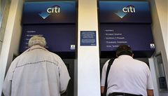 Čechům v Řecku prázdné bankomaty nevadí. Mají hotovost nebo plnou penzi