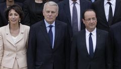 'Já držím slovo'. Hollande a ministři si snížili platy. Na první schůzi