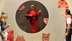 Klicperovo divadlo v Hradci Králové pedstavilo diskutovanou hru Koule.