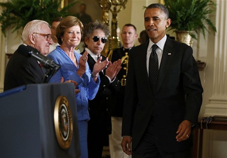 Prezident USA Barack Obama udloval 29. kvtna 2012 Medaile svobody.