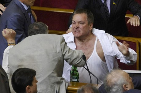 Bitka v ukrajinském parlamentu. 