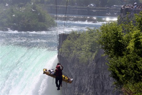 Mu skoil do Niagarských vodopád.