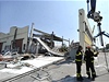 Italtí hasii u trosek zhroucené továrny v severoitalské Mirandole