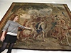 Kurátorka Andrea Bezinová pi odhalení restaurované vzácné tapiserie Kimónova bitva z 18. století