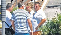 Léto 2009: slavná dovolená v Toskánsku, které vévodil tehdy ji� bývalý premiér Mirek Topolánek. Krom� lidí na fotografii se jí zú�astnili i dal�í lobbisté, politici a bysnysmeni jako nap�. tehdej�í �éf �EZu Martin Roman