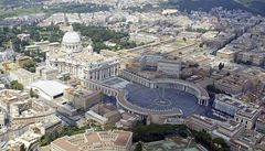 Letecký zábr na svatopetrské námstí ve Vatikánu