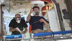 Astronauti na ISS se podvali do soukrom lodi Dragon 