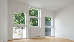 Ka�d� pokoj je vlastn� origin�l. Strategie rozlo�en� oken d�v� specifick� charakter domu nejen zvenku, ale tak� jednotliv�m pokoj�m.