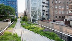 Alexander Washburn zm�nil v New Yorku staré koleje ur�ené k demolici v m�stský park a cyklostezku. 