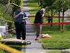 ílený stelec v Seattlu: policista stojí nad jednou z obtí masakru