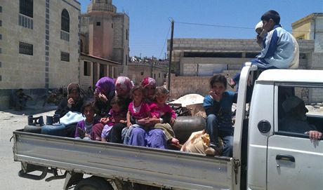 Syrská rodina odjídí ped obavami z dalích masakr