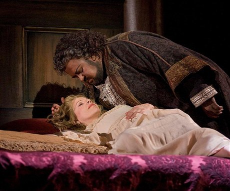 Renée Fleming a Johan Botha ve Verdiho opee Otello