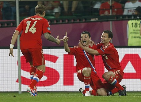 Rutí fotbalisté se radují pi utkání esko vs Rusko na ME ve fotbale 2012.