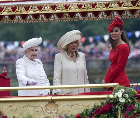 Královna Albta II. se snachou Camillou a vévodkyní Catherine