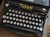 Nmecký psací stroj Ideal z poátku dvacátého století. 
