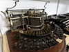 Psací stroj Hammond z konce 19. století.