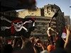 Po vynesení rozsudku nad Mubarakem se na námstí Tahrír shromádily davy demonstrant.