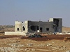 Jeden z dom vypálených syrskou armádou u msta Hamá