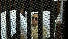 Husní Mubarak u soudu.