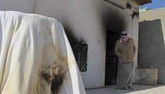 Jeden z dom� vypálených syrskou armádou u m�sta Hamá