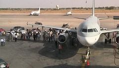 Kde je stát? ptají se Libyjci po útoku na letiště 