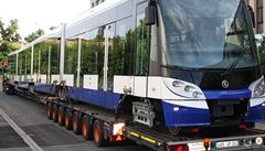 Škoda Transportation vyrobila nejdelší tramvaj. Putuje do Rigy