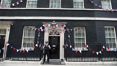 Theresa Mayová v Downing Street.