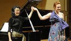 Mezzosopranistka Magdalena Kožená (vpravo) vystoupila za doprovodu japonské pianistky Micuko Učidaové | na serveru Lidovky.cz | aktuální zprávy