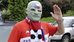 Nejznám�j�í �eský fanou�ek Fantomas odjel 8. �ervna z Ústí nad Labem se svými p�áteli na mistrovství Evropy ve fotbale v polské Vratislavi. Fantomas, ústecký podnikatel Vasil Simkovi�, jezdí po r�zných sportovních kláních po celém sv�t� ji� t�ináctým roke
