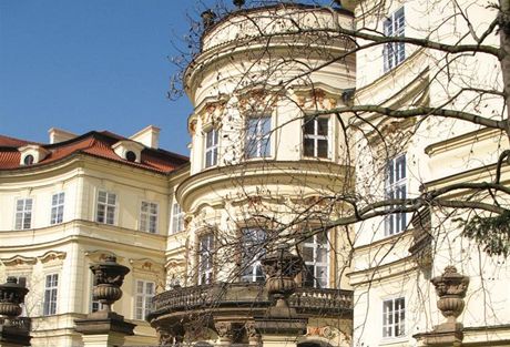 Lobkovický palác, velvyslanectví SRN