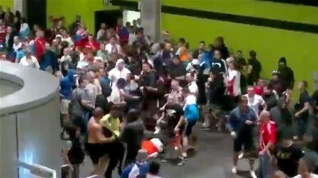 Rutí fanouci napadli na stadionu ve Vratislavi poadatele