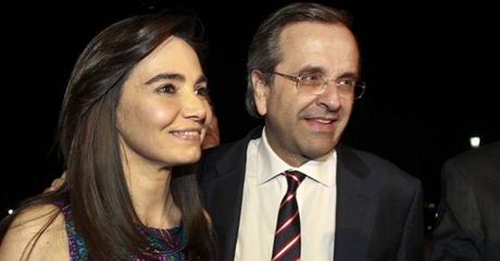 Pedseda Nové demokracie Antonis Samaras s manelkou