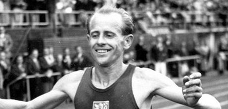 Emil Zátopek opanoval v roce 1952 olympijské hry v Helsinkách, ve stejném roce nastoupila na ministerstvo vnitra nejdéle slouící úednice