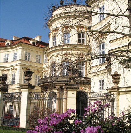 Lobkovický palác, velvyslanectví SRN