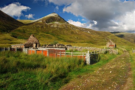 The West Highland Way ve Skotsku je lákadlem pro pí turisty.