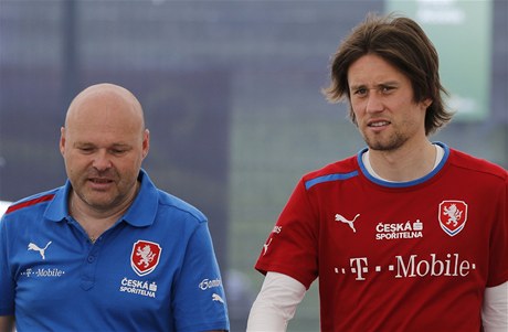 Tomá Rosický a léka eské reprezentace Pavel Kolá