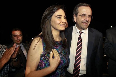 Pedseda Nové demokracie Antonis Samaras s manelkou