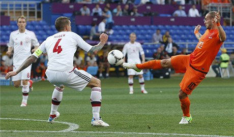 Wesley Sneijder (vpravo)
