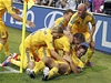 Fotbalisté Ukrajiny oslavují branku