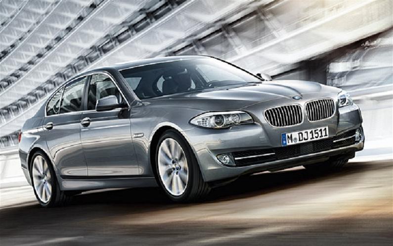 Pokud na tomto BMW �ady 5 nenajdete �títek s ozna�ením 525d, mo�ná jej poznáte podle typického naftového klapání. 
