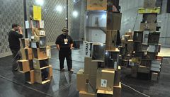 Kurátor výstavy Ji�í Ptá�ek (vlevo) a výtvarník Ji�í Sur�vka