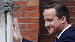 Cameron před komisí: Politici a novináři mají příliš těsný vztah