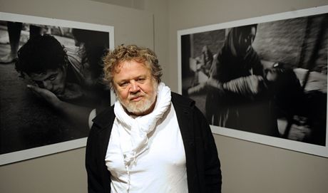 Antonín Kratochvíl v expozici Domovina v praské Leica Gallery
